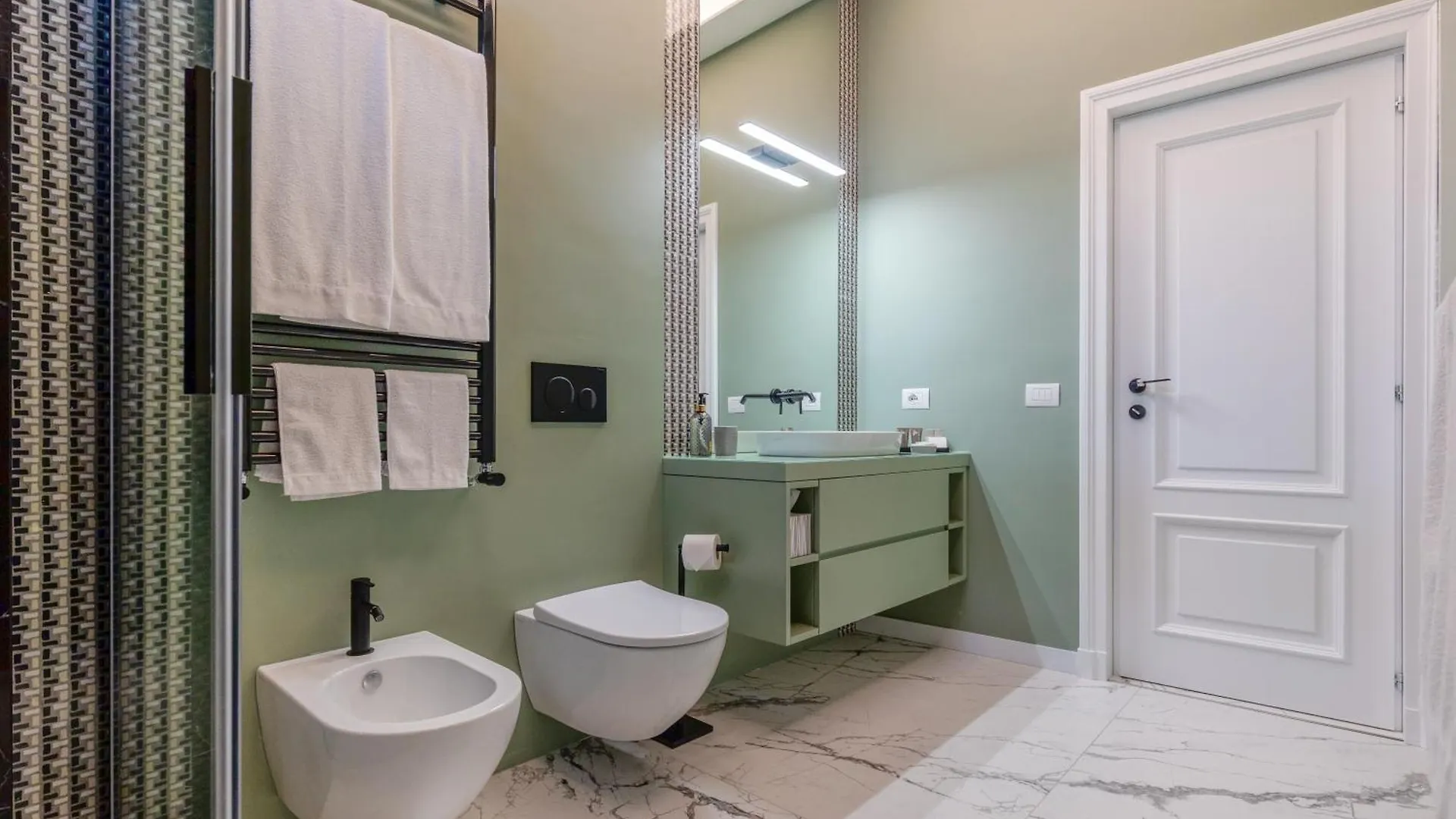 The Romulus Daire 0*, Roma